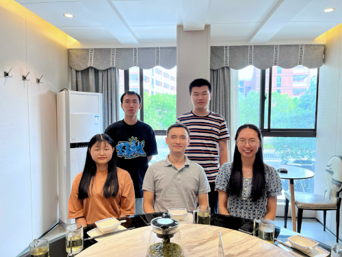 First group lunch @ 曾家厨房 (2022.09.25). Top row from left：Hang Zhou, Zi-An Wang. Bottom row from left：Yuan-Yuan Jiang, Ding-Fu Shao, Li-Qi Huang.